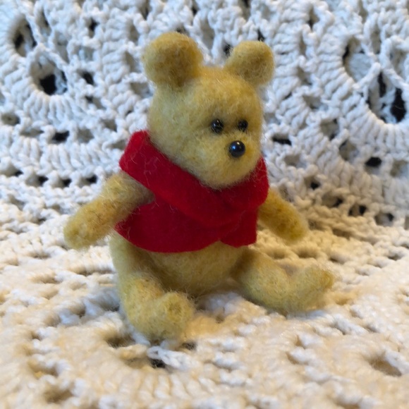 Needle Felted Winnie the Pooh Bear handmade sweet gift collectable - Picture 3 of 7